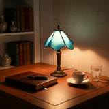 BLUERIS | CLASSIC LAMP WITH PETAL-SHAPED SHADE
