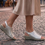 Hazel – Elegancia brillante en platino metálico