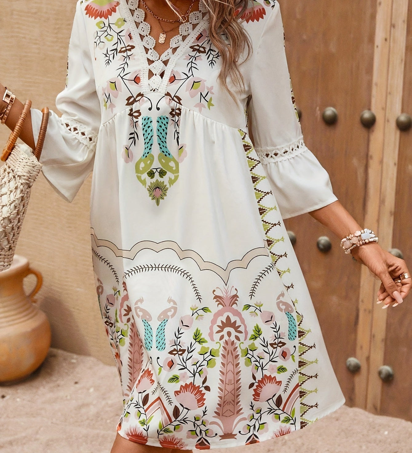 Vestit mini bohemi brodat per a dona amb mànigues 3/4 i escot en V